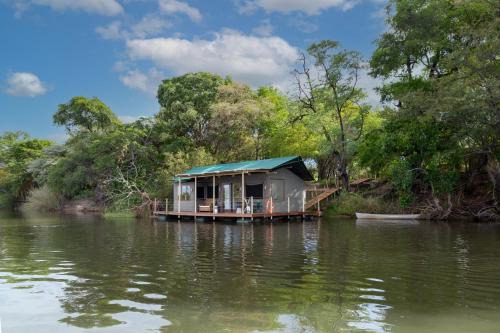 Mahango Cabina | Ndhovu Safari Lodge