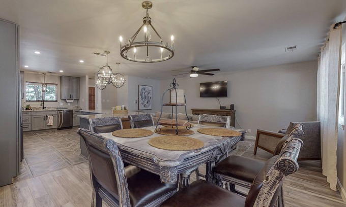Northeast Heights Casa | NE Heights Tram Home by Casa De Collins
