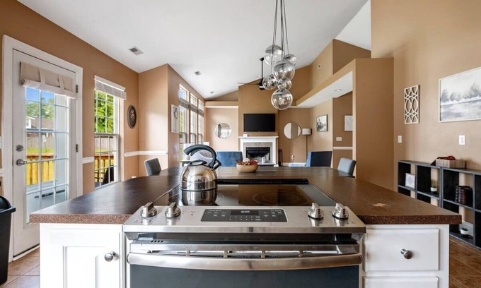 North Charleston Casa | Near Airport-20 Min to Downtown- Chucktown Retreat