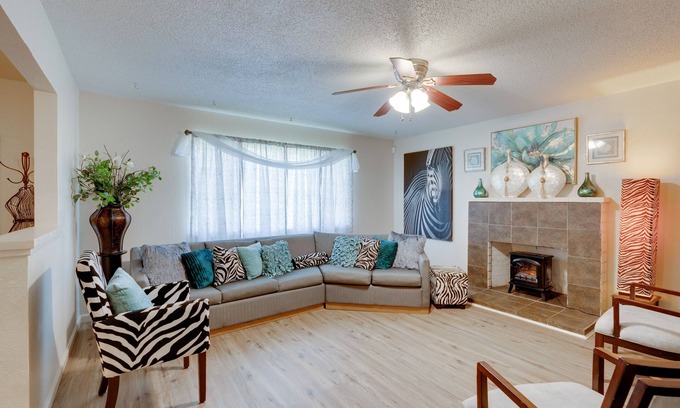 Roosevelt Casa | Near Airport & Dtwn: Breezy Fresno Home!