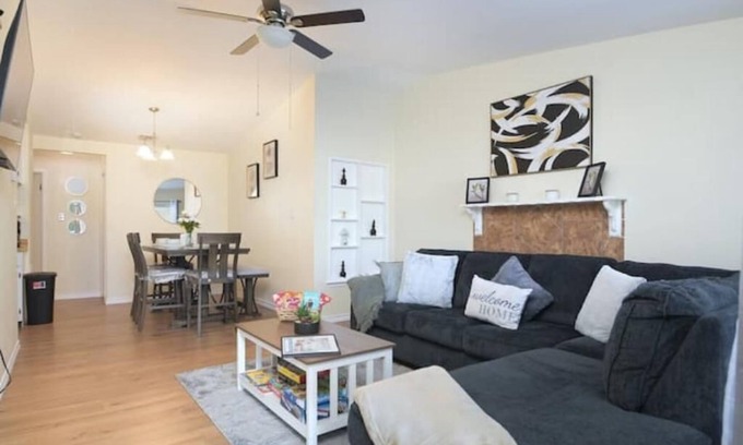 San Antonio Casa | Near Alamo : King Bed Suite, Pet-Friendly Retreat.