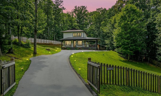 Mills River Casa | Near Asheville!Hot Tub~Fire Pit~BBQ! PWR+H20