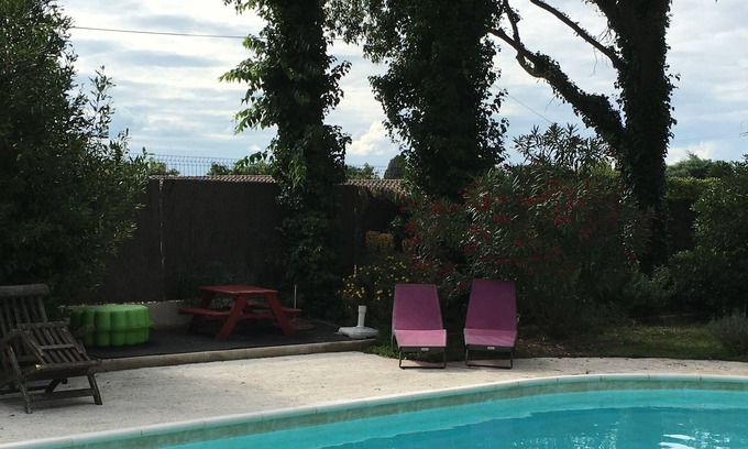 Sorgues Apartamento | Cerca de Avignon precioso apartamento en casa, terraza privada, piscina (5x10)