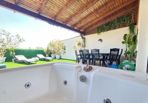 Kiryat Yam Apartamento | Near Beach, Family Penthouse
