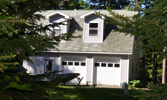 Northport Apartamento | Cerca de Camden, entorno sereno en el bosque de Maine, excelentes críticas.