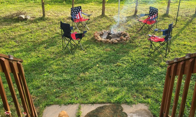 Camden County Otro | Farmhouse Experience, Must Love Outdoor Cats, Fun Lighting, Soundbar, Starlink