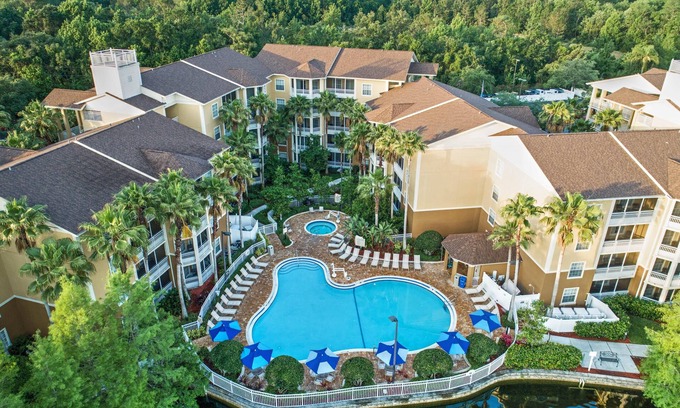 Kissimmee Complejo | Cerca de Disney 1 BR Condo w / Mini Kitchen, Sleeper Sofa & Resort Pools