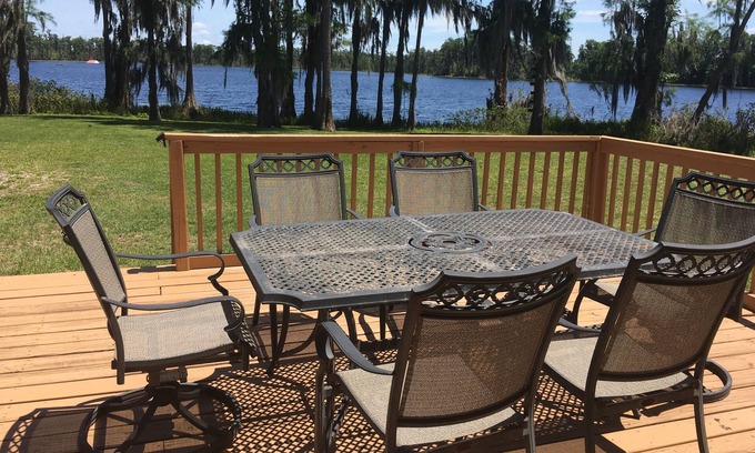 Four Corners Casa | Near Disney! Lakefront 3-bedroom 2 bath home in Winter Garden