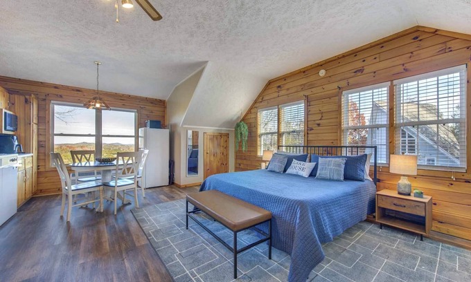 Sevierville Apartamento | Near Douglas Lake: ‘Mountain Jewel’ Haven w/ Views