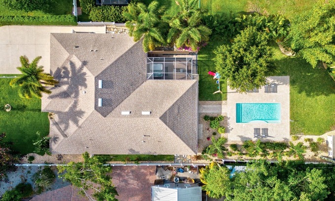 River District Casa | Near downtown! Saltwater Pool! HOT TUB! Games!