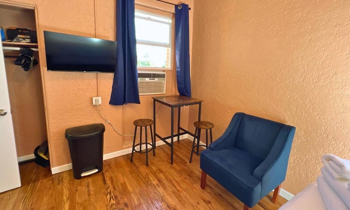 Rampart Village Apartamento | Near DTLA's Vibrant Charm Studio for 2!