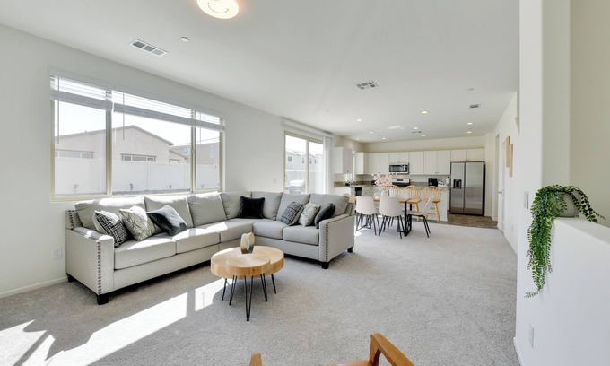 Coachella Cabaña | Near Empire Polo Field: Coachella Vacation Rental