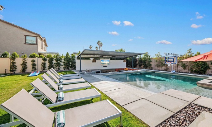 Coachella Casa | Near festival grounds, golf and more!