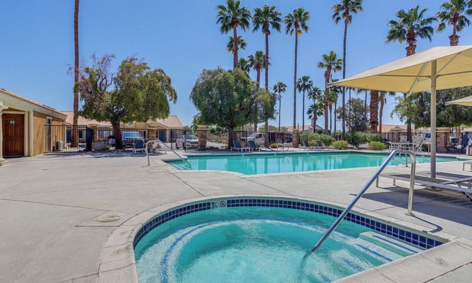 Palm Desert Condominio | Near Golf: Condo w/ Pool Access in Palm Desert!