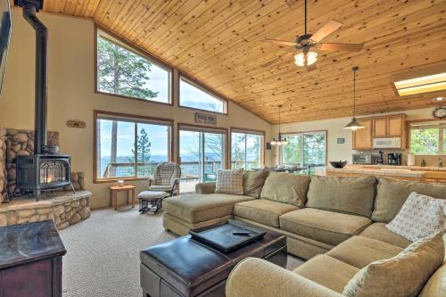 Mi-Wuk Village Casa | Near Hiking Home with Deck in Twain Harte!