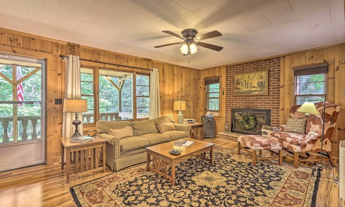 Roaring Gap Casa | Near Hiking: Roaring Gap Retreat w/ Fire Pit!