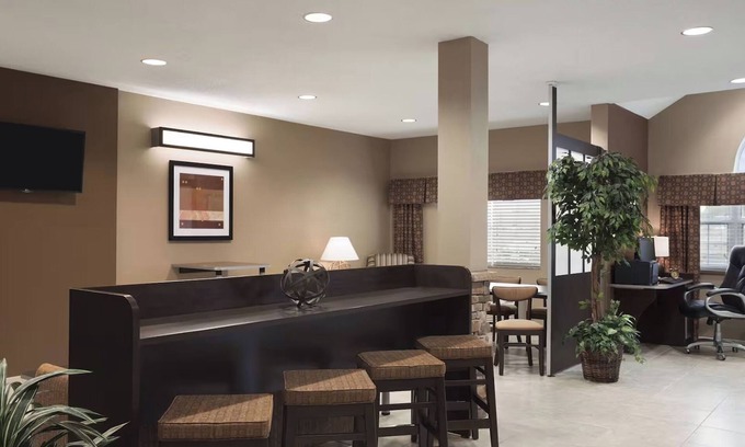 White Hall Hotel | Near I-79 for Easy Transit | 2 Budget Stays w/ Free Parking