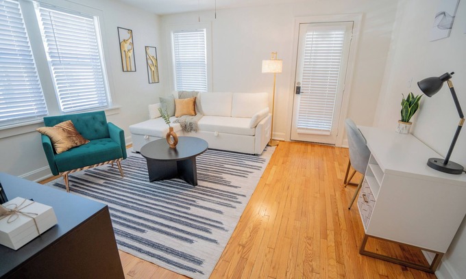 Kansas City Apartamento | Near KU MED! Renovated Apt perfect for long stays