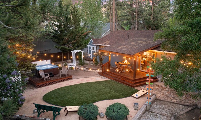 Fox Farm Cabina | Near Lake & Village - Gorgeous! ❤️ Fenced Spa EV Fire pit Ping Pong