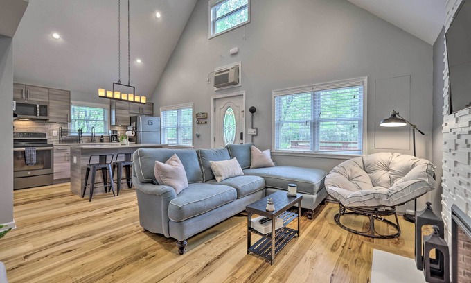 Long Pond Cabina | Near Lakes & Resorts: Pet-Friendly Long Pond Abode