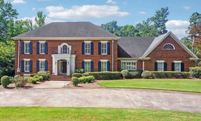 Douglasville Casa | Near Lionsgate/LuxuryPool/Spa/Slps 14