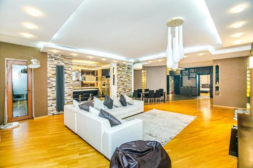 Nasimi Casa | Near Marriot Courtyard 4 bedroom