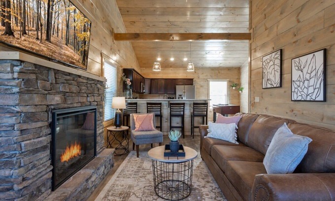 Pigeon Forge Cabina | Near Middle Of Pigeon Forge Parkway/Hot Tub/New