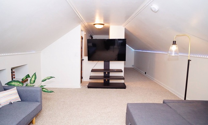 Highland Casa | Near MSP Comfy Home 3 BD/1 Bath