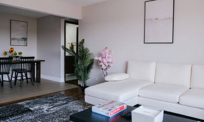 O'Hare Apartamento | Near O`hare Personal Gym & Balcony Safe Area