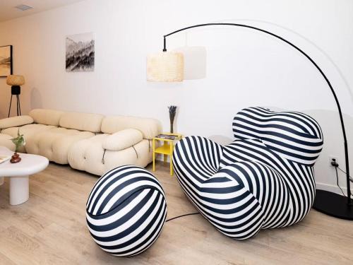 Guasti Apartamento | Near ONT Modern Designer Stay Bright Chic Spacious