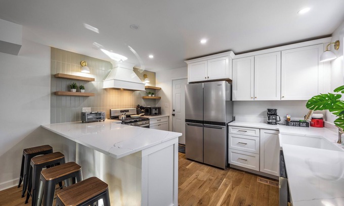 Highland Park Casa | Near Ravinia and Navy Base, charming 3-bedroom house in peaceful Highland Park
