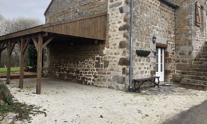 Notre-Dame-du-Rocher Cabaña | Near Roche D'Oetre national park, canoe, walking and cycling