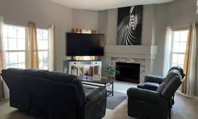 Heritage Casa | Near Sea World/ Lackland AFB/ many shops and stores within minutes away