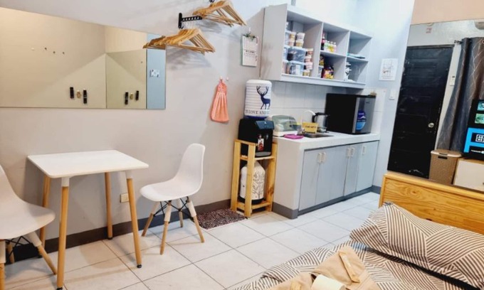 Pasong Tamo Apartamento | Near SM North and MRT/LRT - Perfect for roaming around Metro Manila!