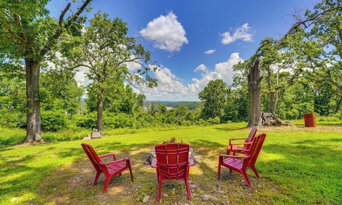Golden Casa | Near Table Rock Lake: Family Home w/ Deck & Views