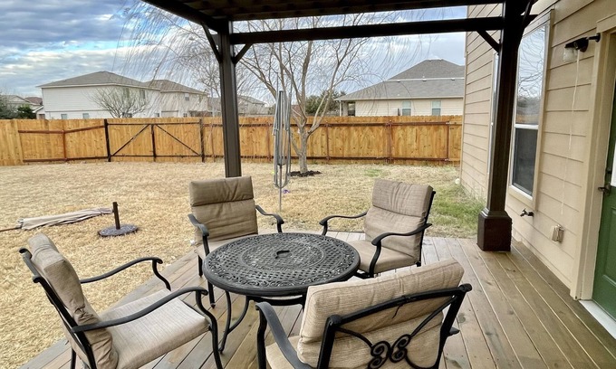 Los Cielos Casa | Near Tesla, CoA & Airport, 4 Beds, Balcony/Patios