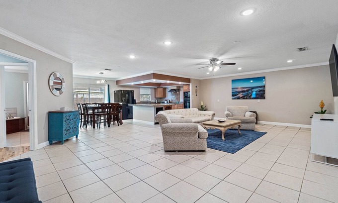 St. Petersburg - Clearwater Casa | Near Tesla's Building - Centralized location