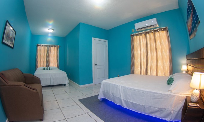 Antoneys Cay Hotel | Near the beach family