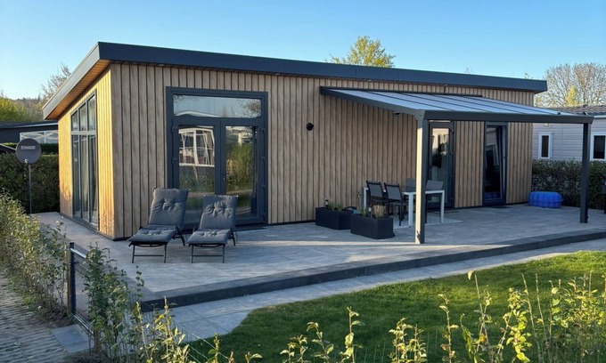 Lathum Chalet De Esquí | Near the lake: Modern chalet in vacation park "De Veerstal" - child-friendly!