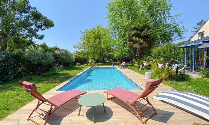 La Dagueniere Casa | Near the Loire River, this beautiful mansion with swimming pool welcomes you.