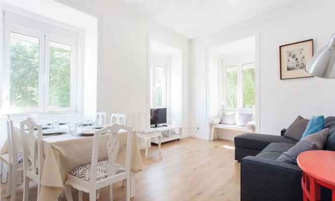 Alcantara Apartamento | Near the River 3 Bedrooms Flat, with AC for 9