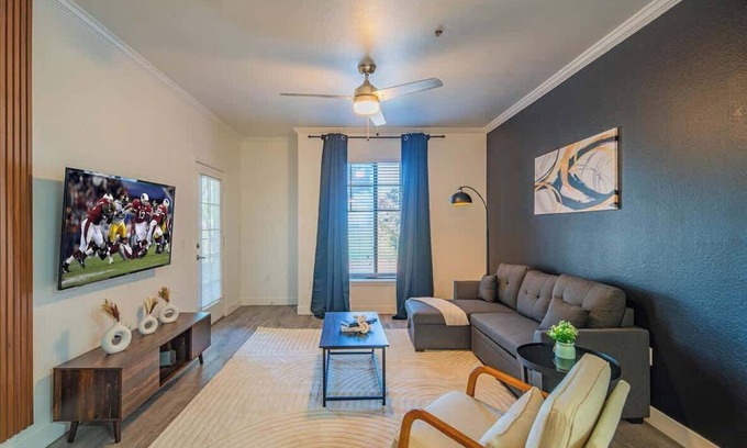 Glendale Sports and Entertainment District Apartamento | Glendale Comfort 1BD APT in West Gate with Pool Gym Parking