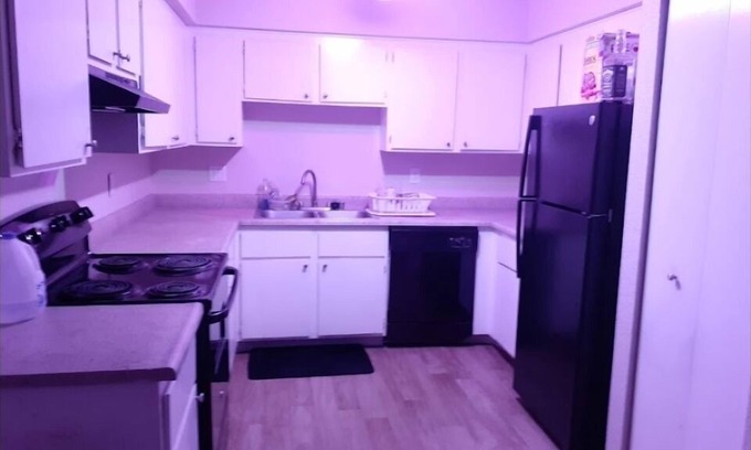 West Sahara Apartamento | Near the strip, not as expensive.