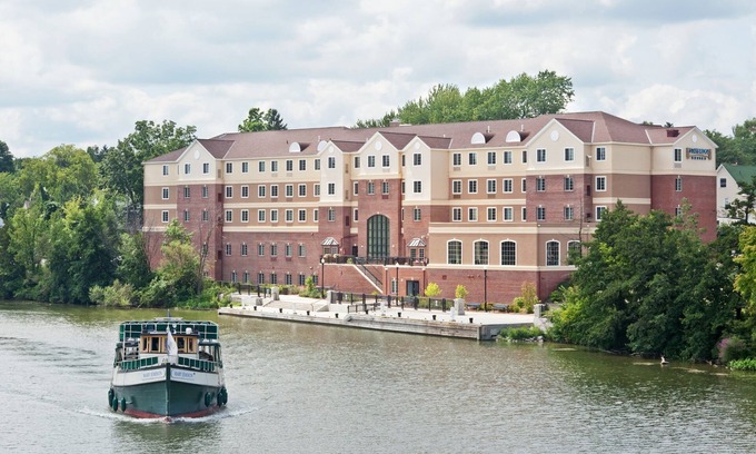 Rochester Condominio | Suite accesible para personas con movilidad reducida cerca del río y la Universidad de Rochester