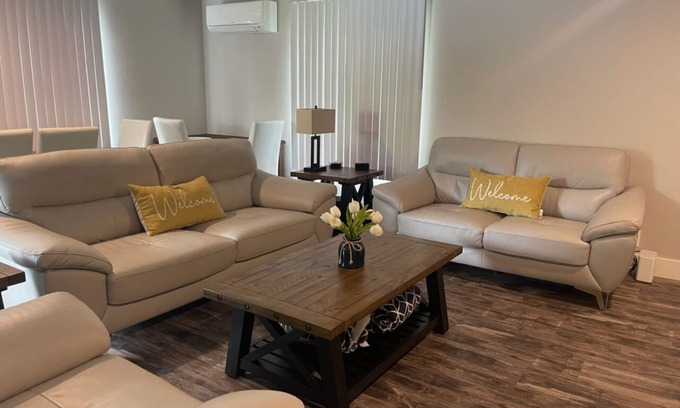 Eugene Casa | NEAR UO, NEW RENO, SLPS 8, PET STAYS FREE, DECK/GRILL, FENCED YARD, VERY CLEAN