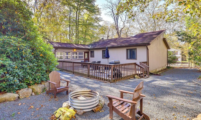 Tobyhanna Cabaña | Near Water Parks: Pet-Friendly Tobyhanna Getaway!