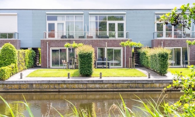 Oude-Tonge Casa | Casa de la isla limpia con hermosa vista, para grupos más grandes, es ideal para alquilar en combinación con th