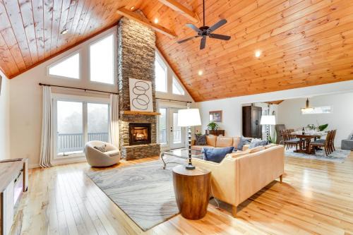 Vein Mountain Casa | Nebo Home with Hot Tub Wheelchair Accessible