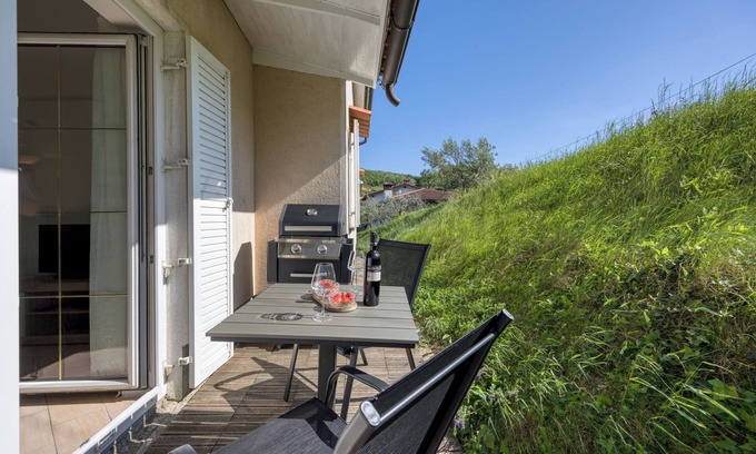 Brda Apartamento | Neda Apartment In Krasno Among Vineyards, Dobrovo v Brdih, Slovenia