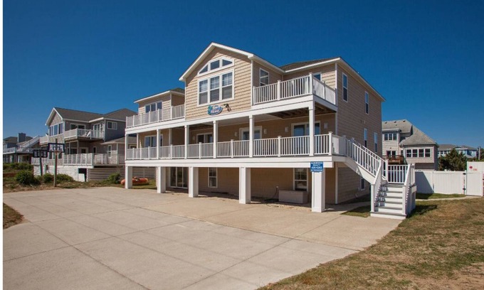 Sandbridge Casa | Need a great beach getaway? INDOOR AND OUTDOOR POOL!